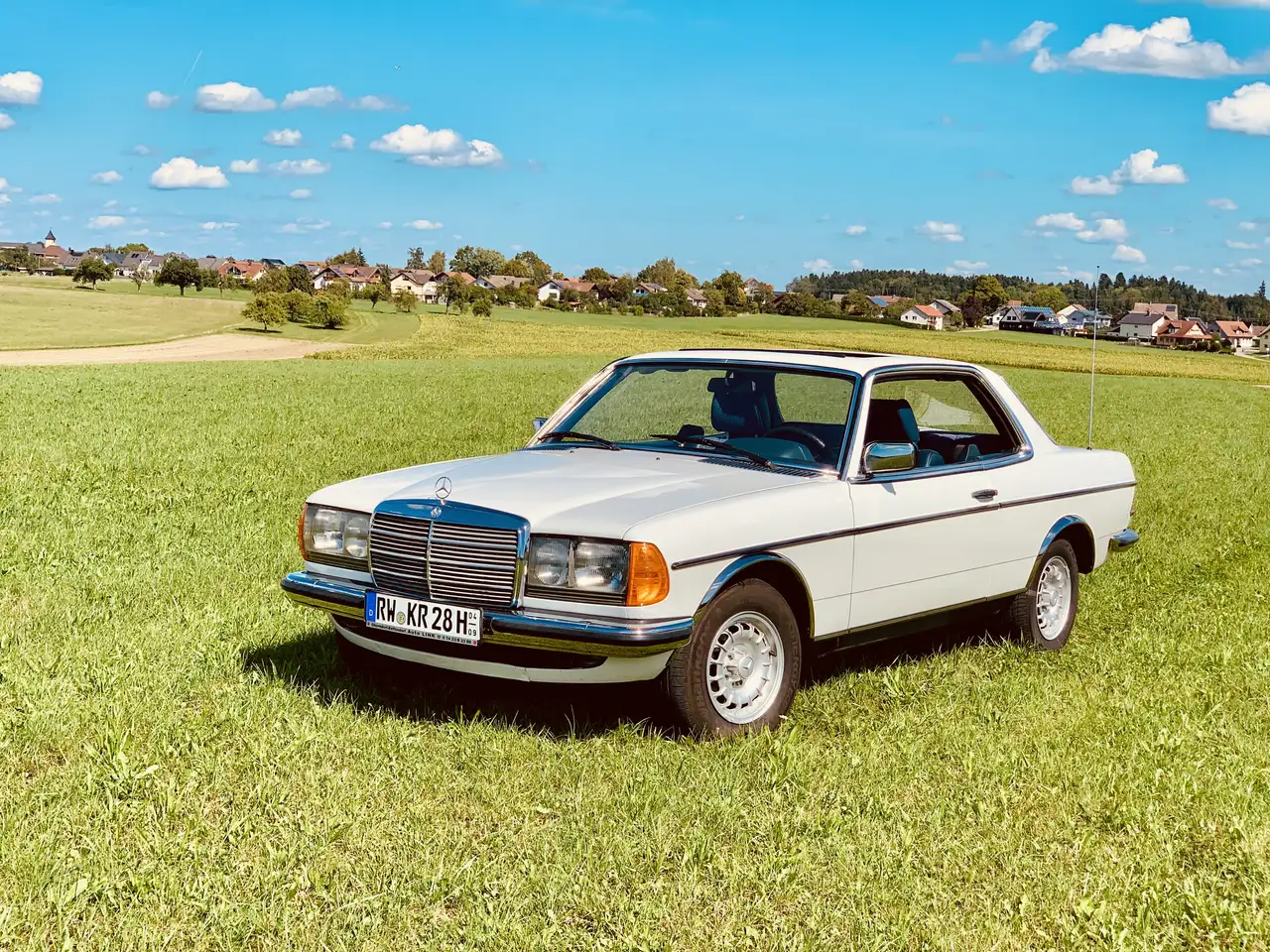 Mercedes-Benz 230 W123 Coupe, foto 1
