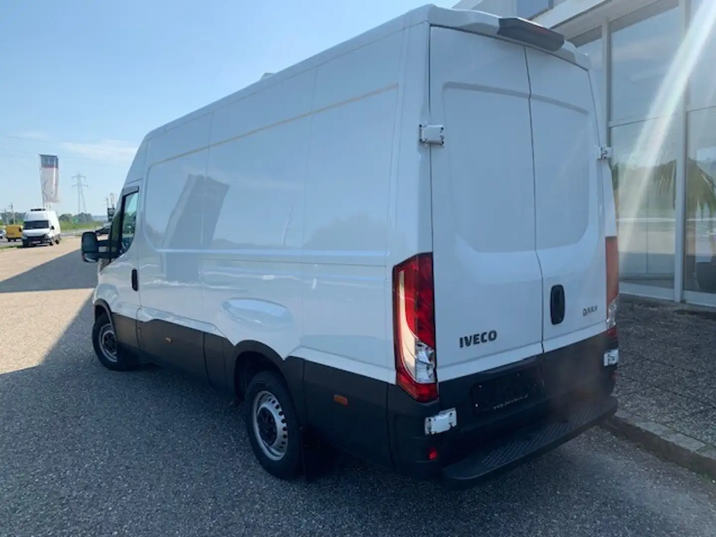 Iveco Daily Daily 35S16 Kasten kurz L3H2 Blanco - 2