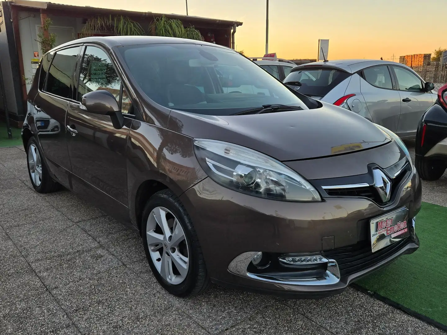 Renault Scenic X-Mod 1.5 dCI 110CV Energy sport Marrone - 1