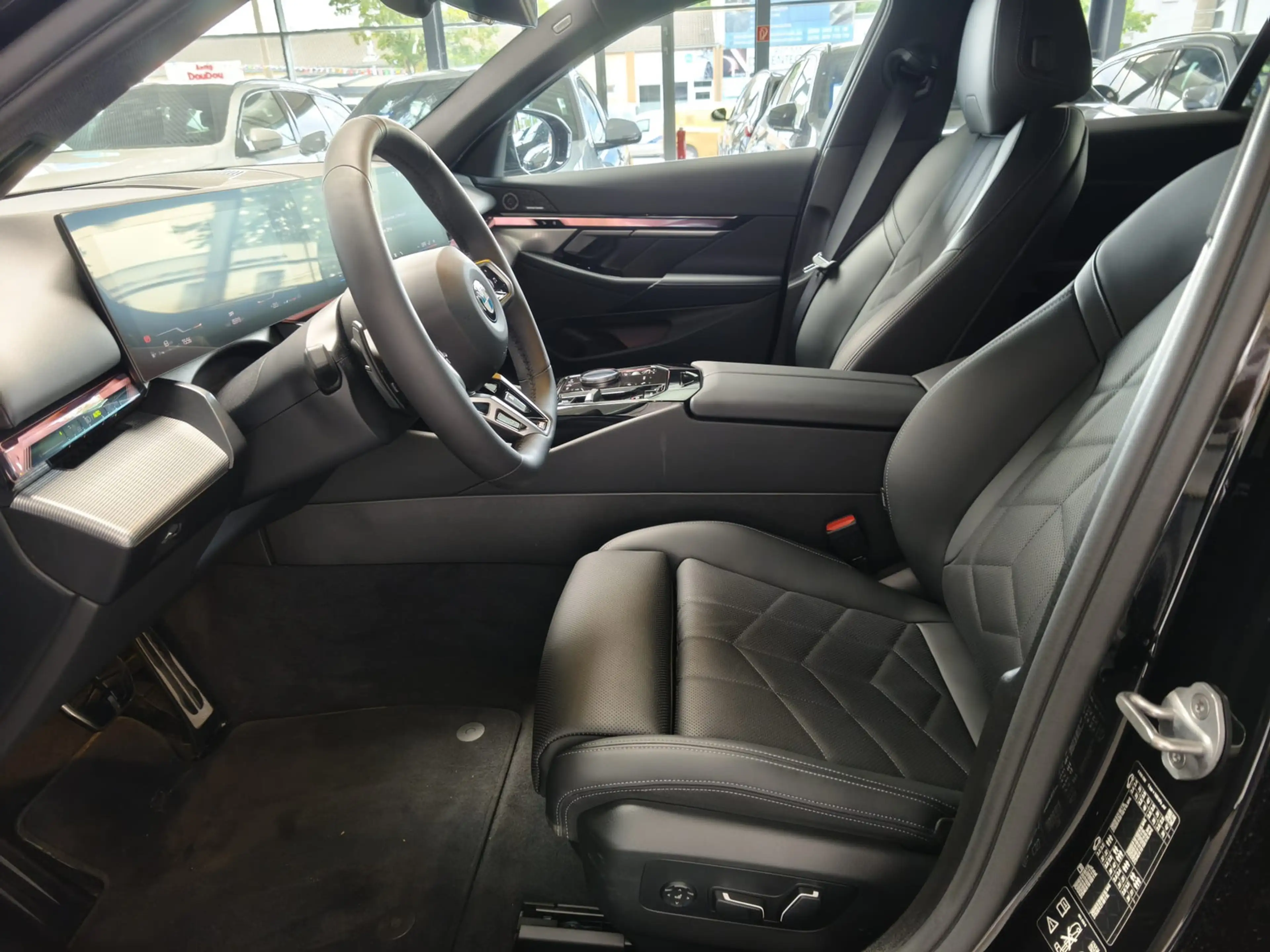 BMW 520 d xDrive M Sport Tour. 360°/HUD/Travel/20"/AHK — photo 9