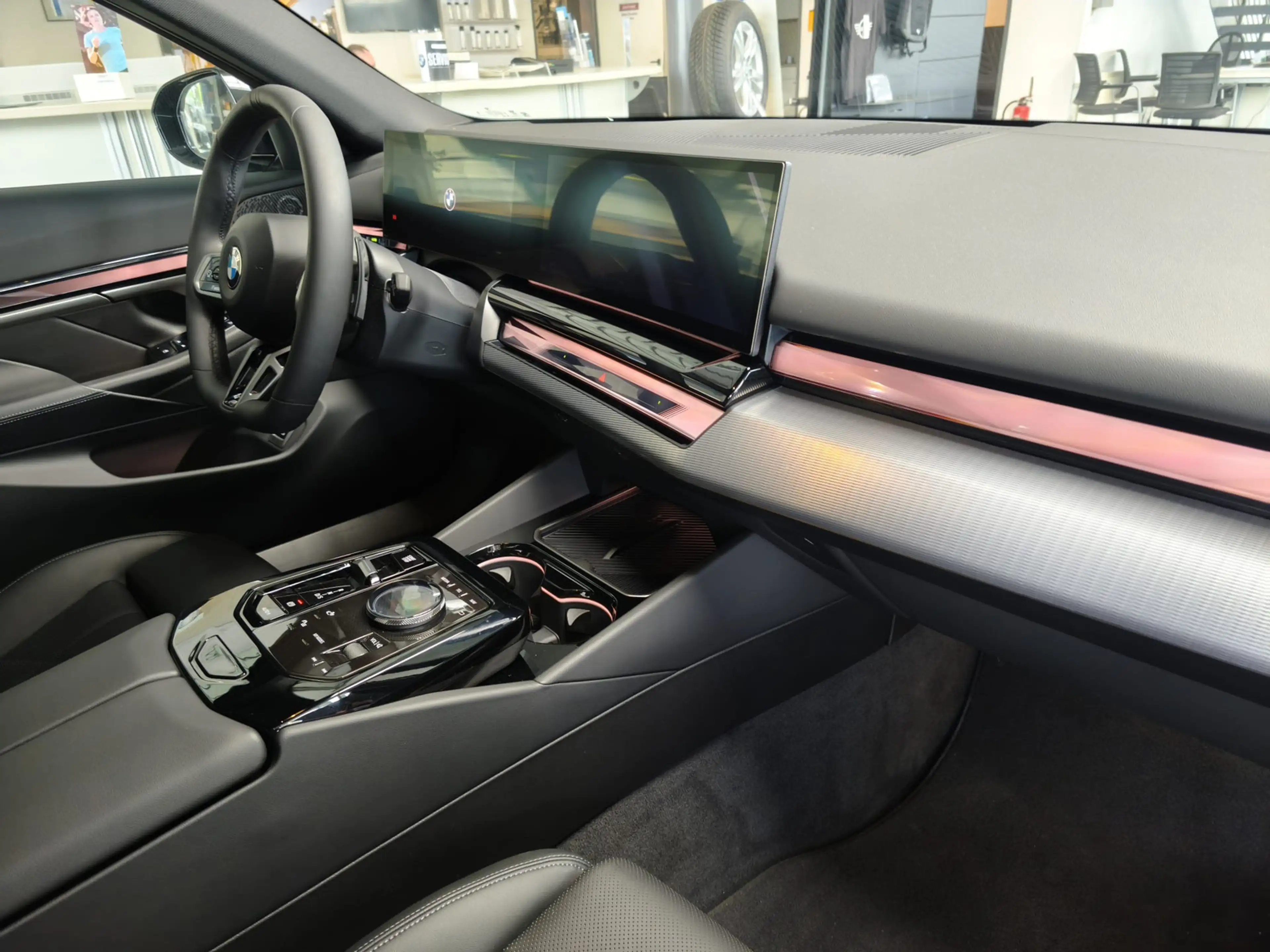 BMW 520 d xDrive M Sport Tour. 360°/HUD/Travel/20"/AHK — photo 11