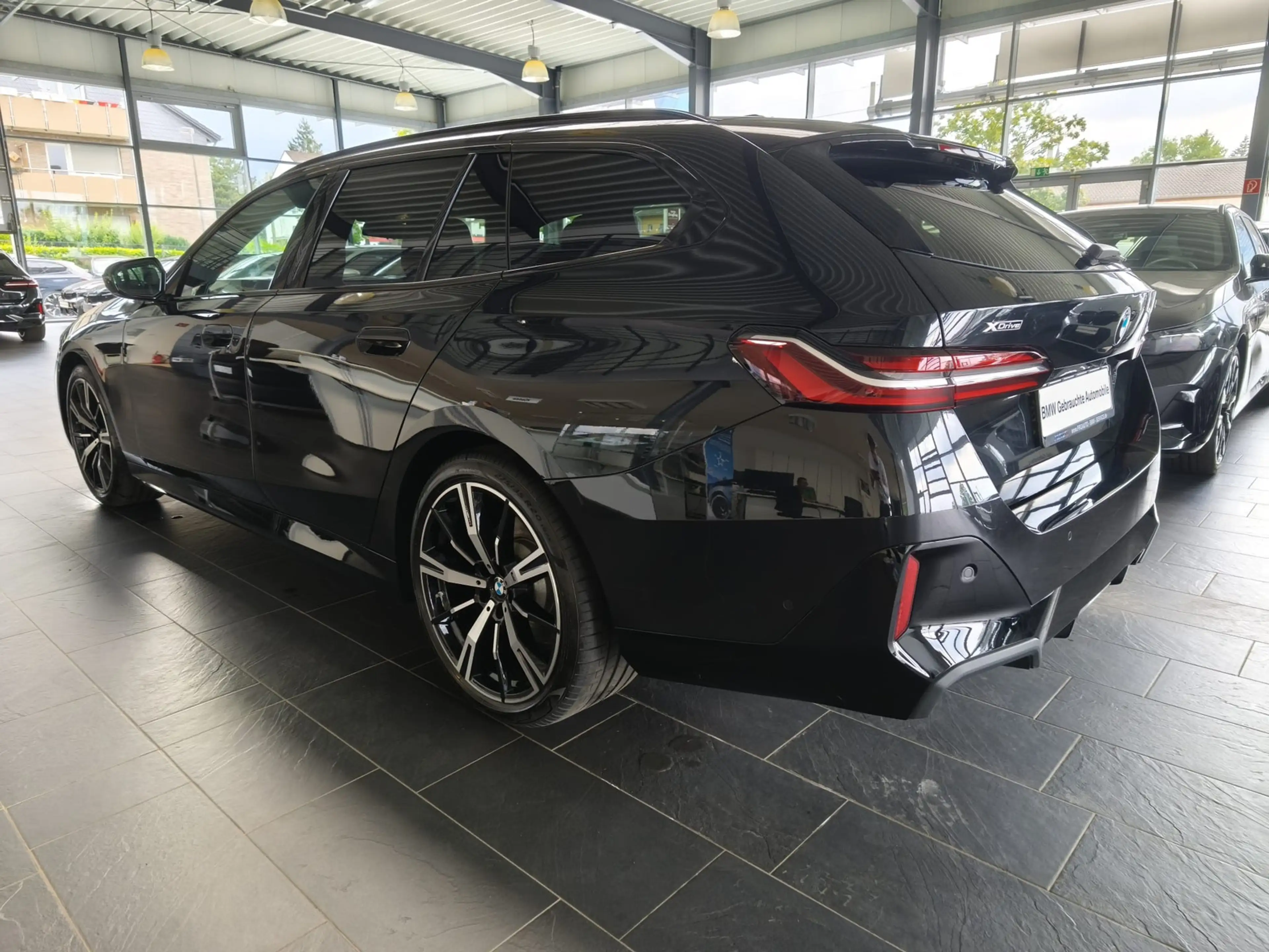 BMW 520 d xDrive M Sport Tour. 360°/HUD/Travel/20"/AHK — photo 4
