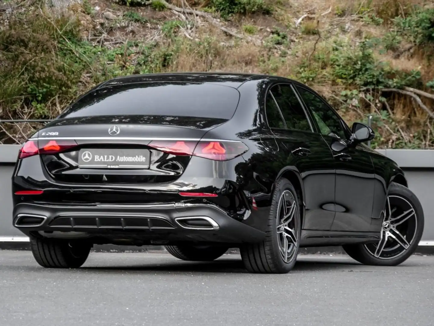 Mercedes-Benz E 200 AMG/Superscreen/Digital/Pano/AHK/Burm4D/19 Schwarz - 2