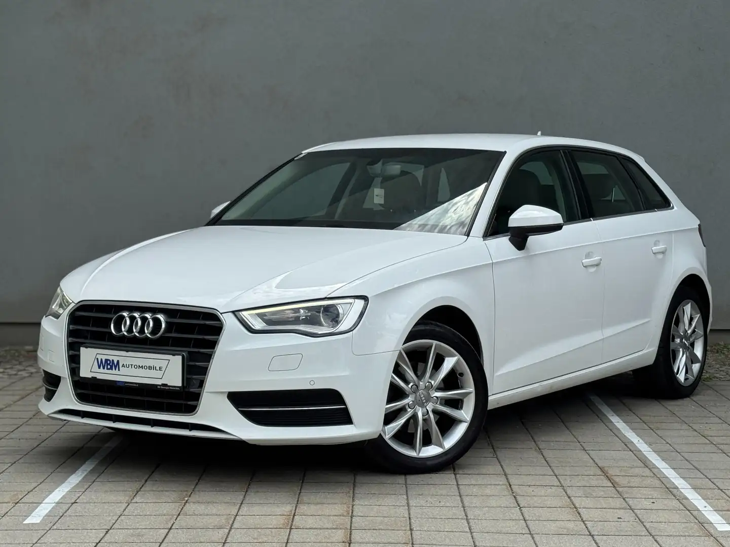 Audi A3 Sportback 1.6 TDI Ambiente-Paket Sitzheizung/NAVI Weiß - 2