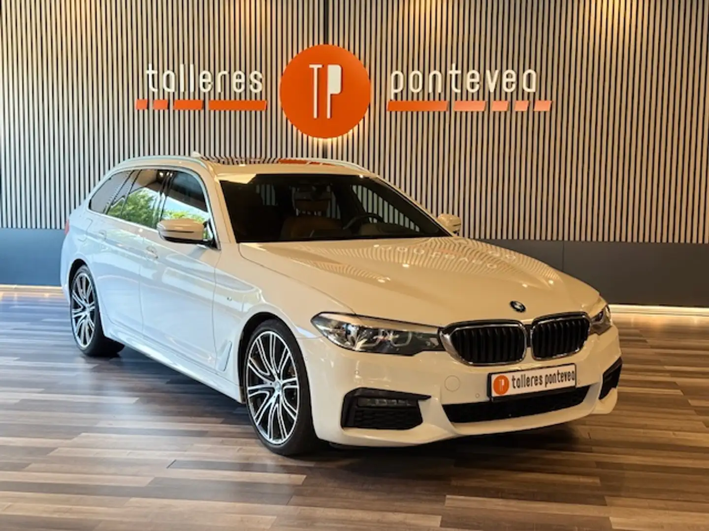 BMW 540 540d Touring xDrive Weiß - 1