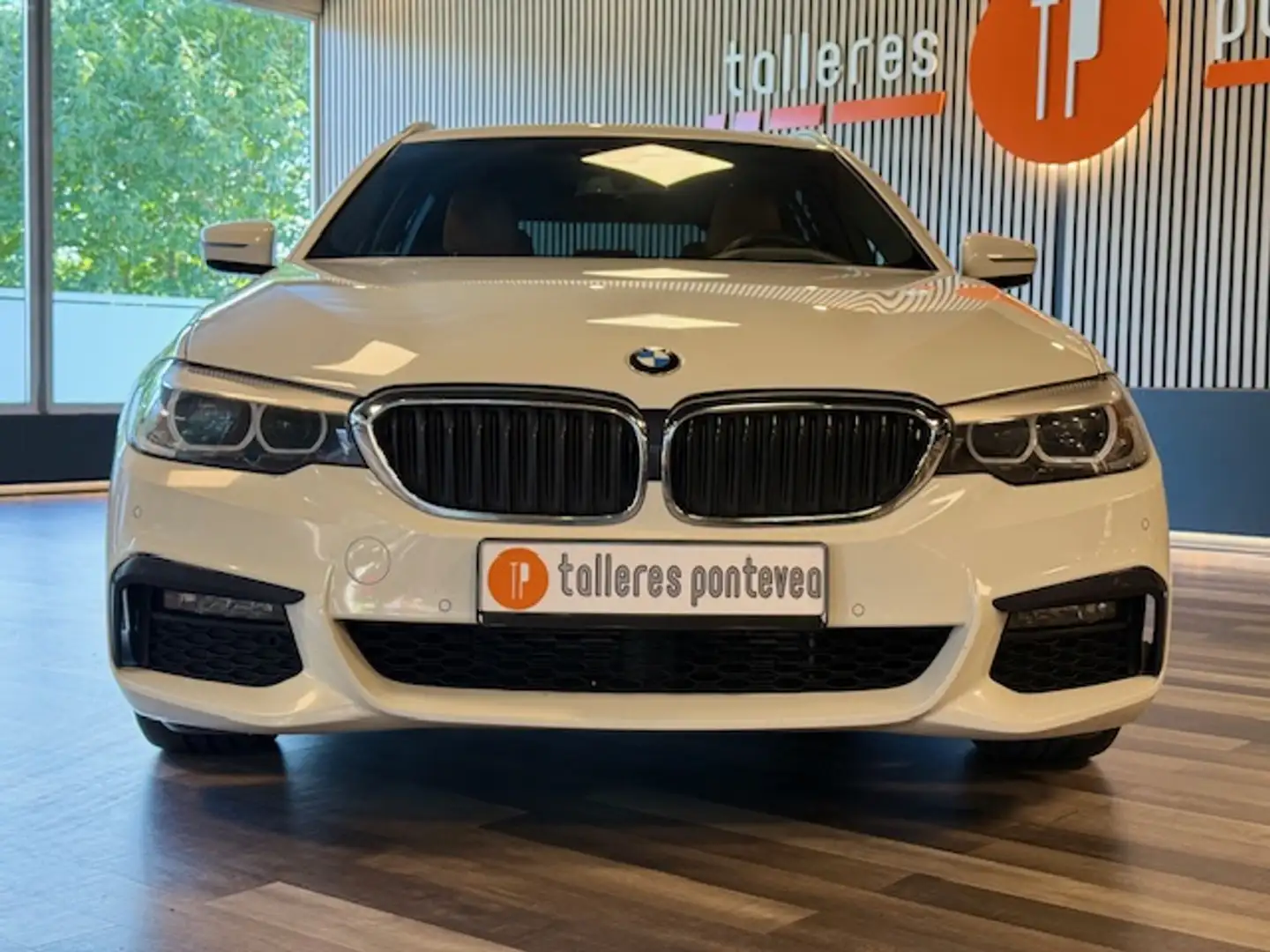 BMW 540 540d Touring xDrive Weiß - 2