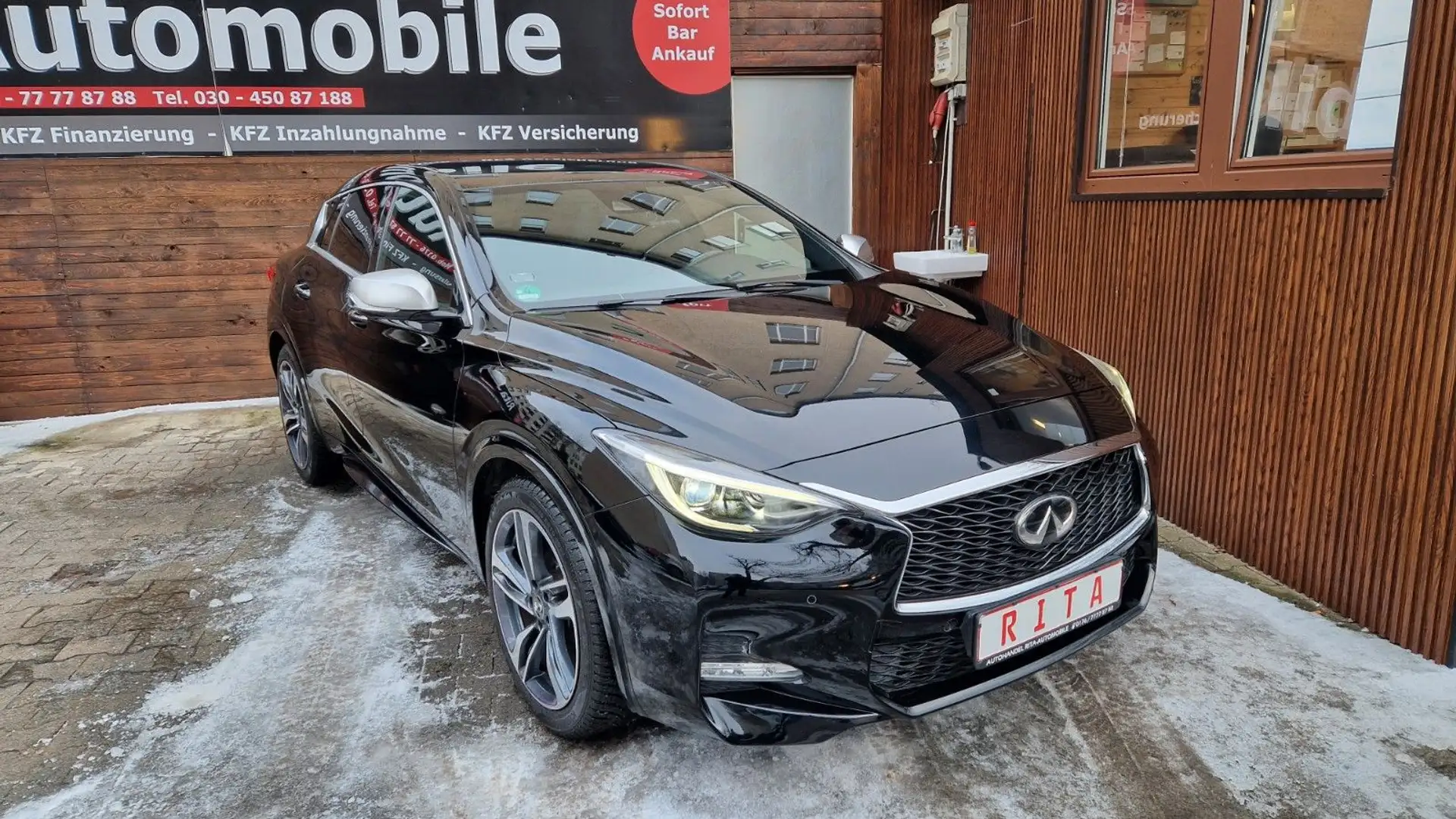 Infiniti Q30 S 1.6t DCT FWD Sport, 360° Kamera, Navi Noir - 1
