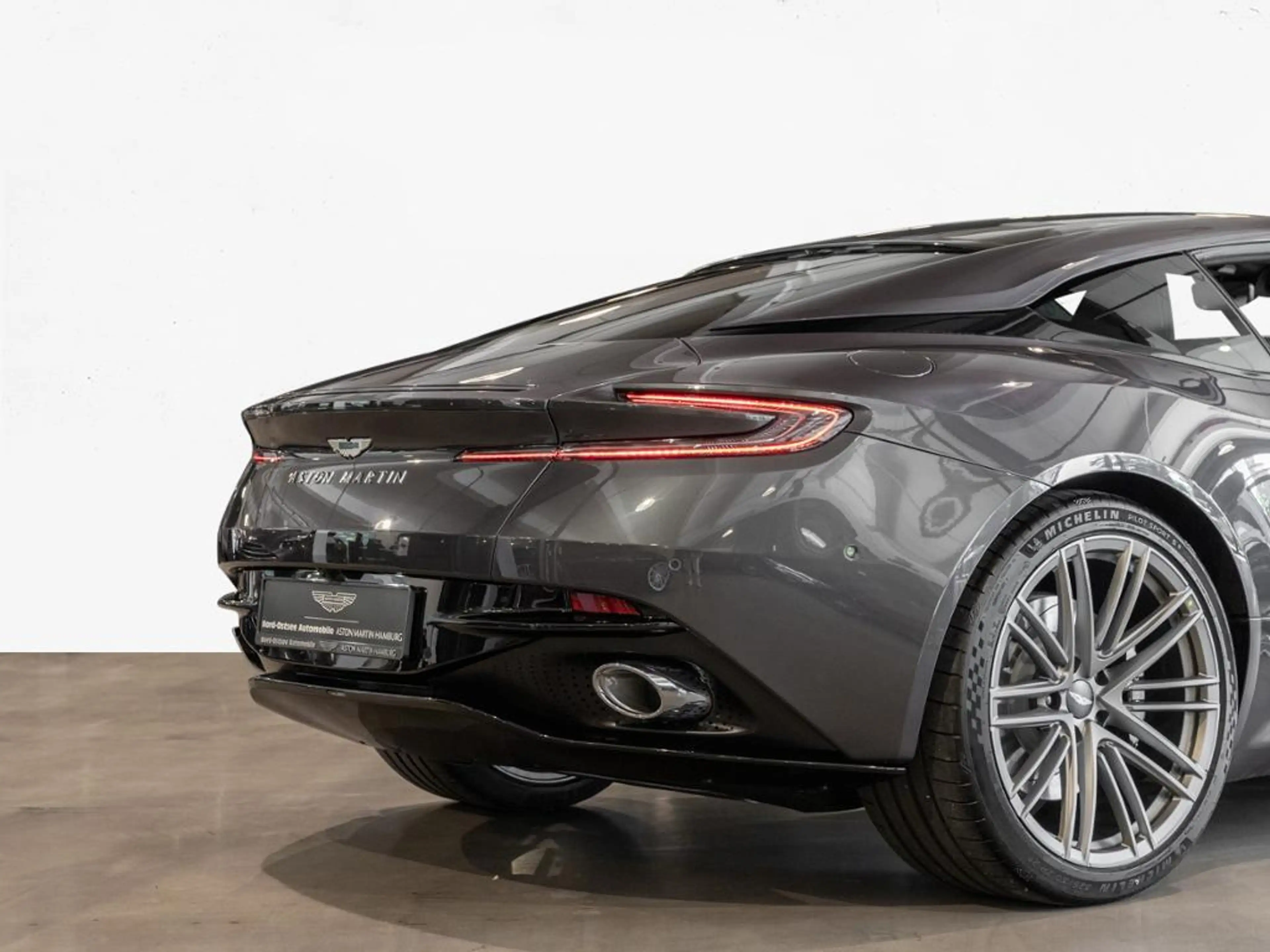 Aston Martin DB12 Coupe Aston Martin Hamburg — photo 8