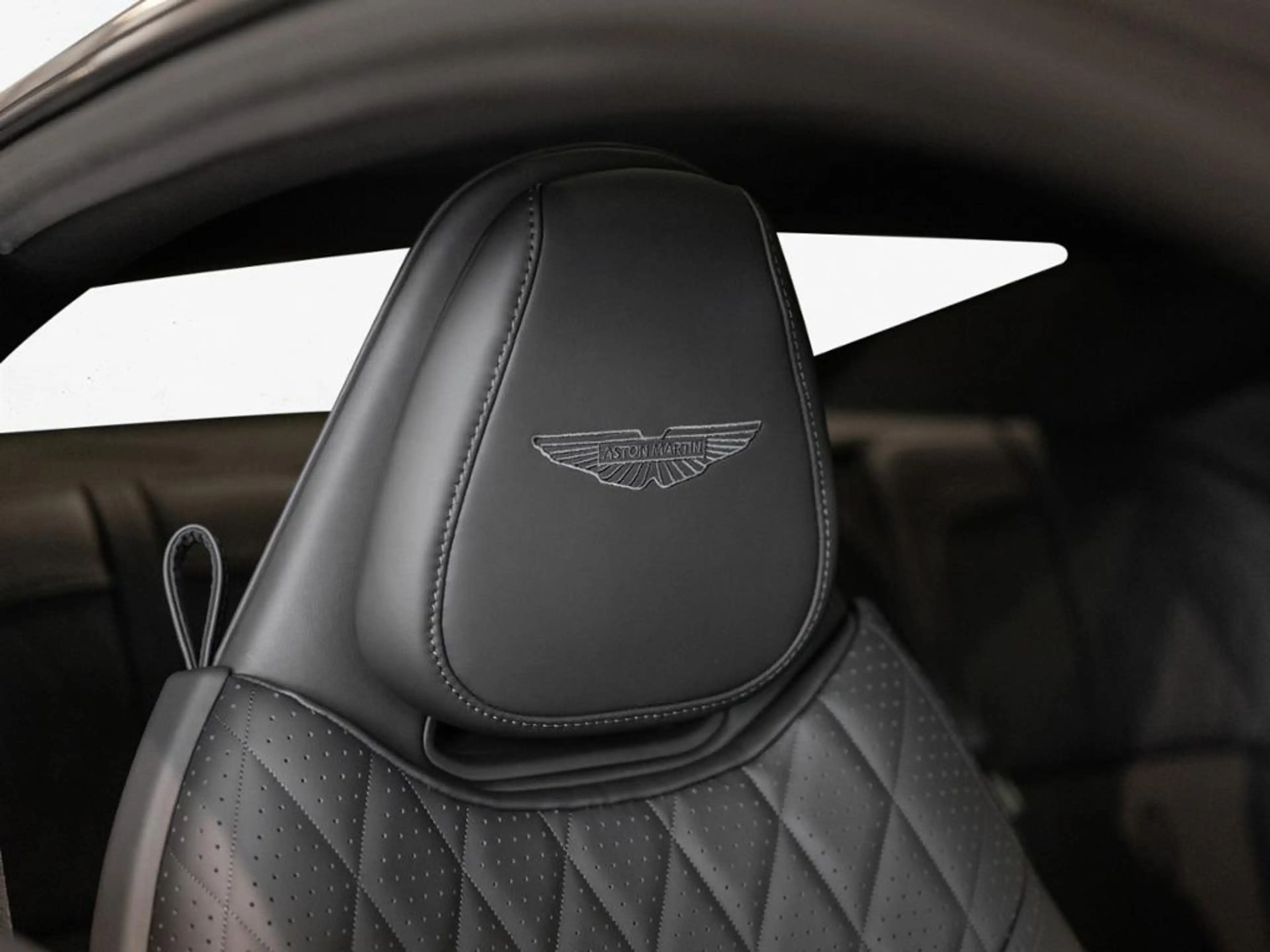 Aston Martin DB12 Coupe Aston Martin Hamburg — photo 5