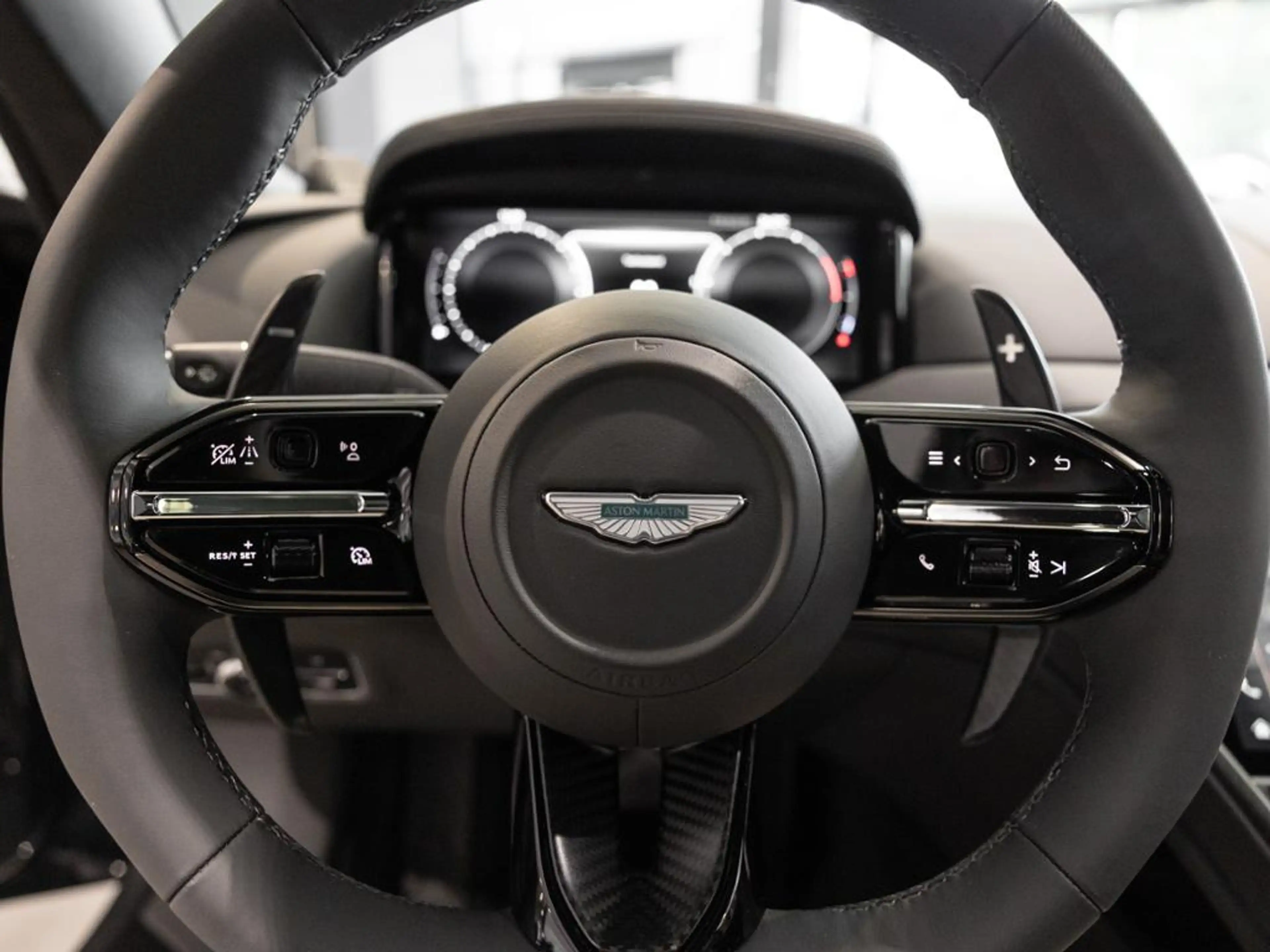 Aston Martin DB12 Coupe Aston Martin Hamburg — photo 11