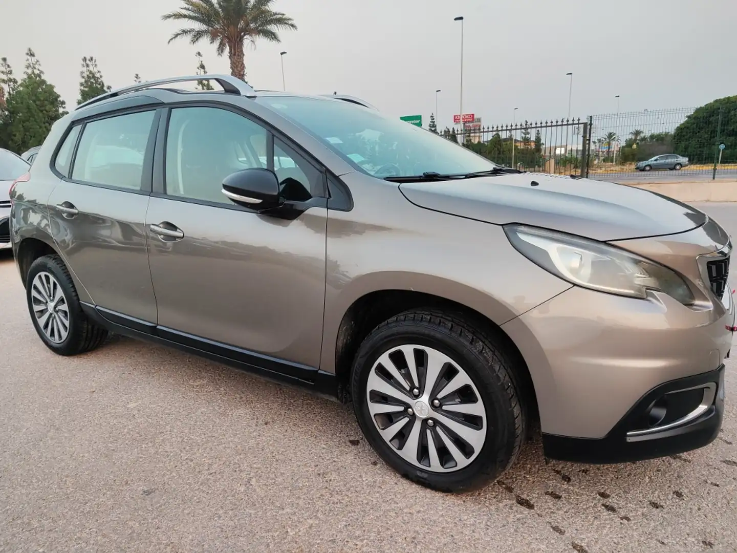 Peugeot 2008 1.6 BlueHDI Allure 100 Grigio - 1