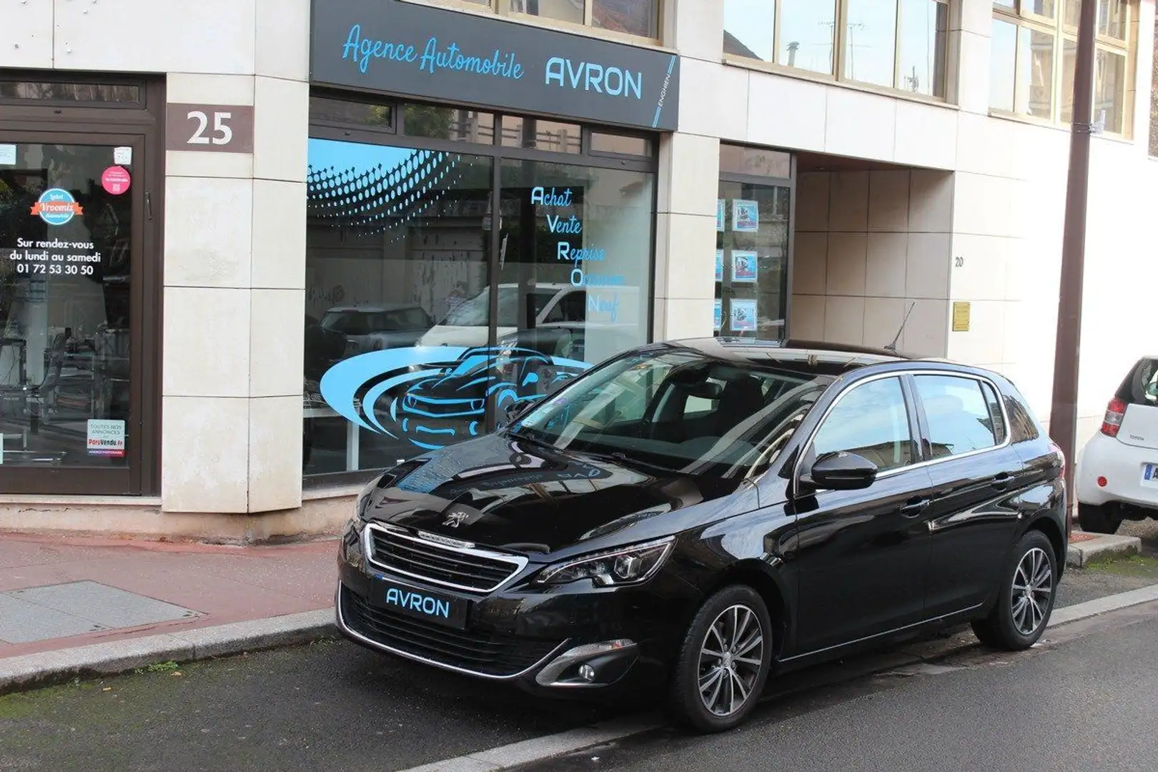 Peugeot 308 II 1.2 130 S&S ALLURE Schwarz - 1