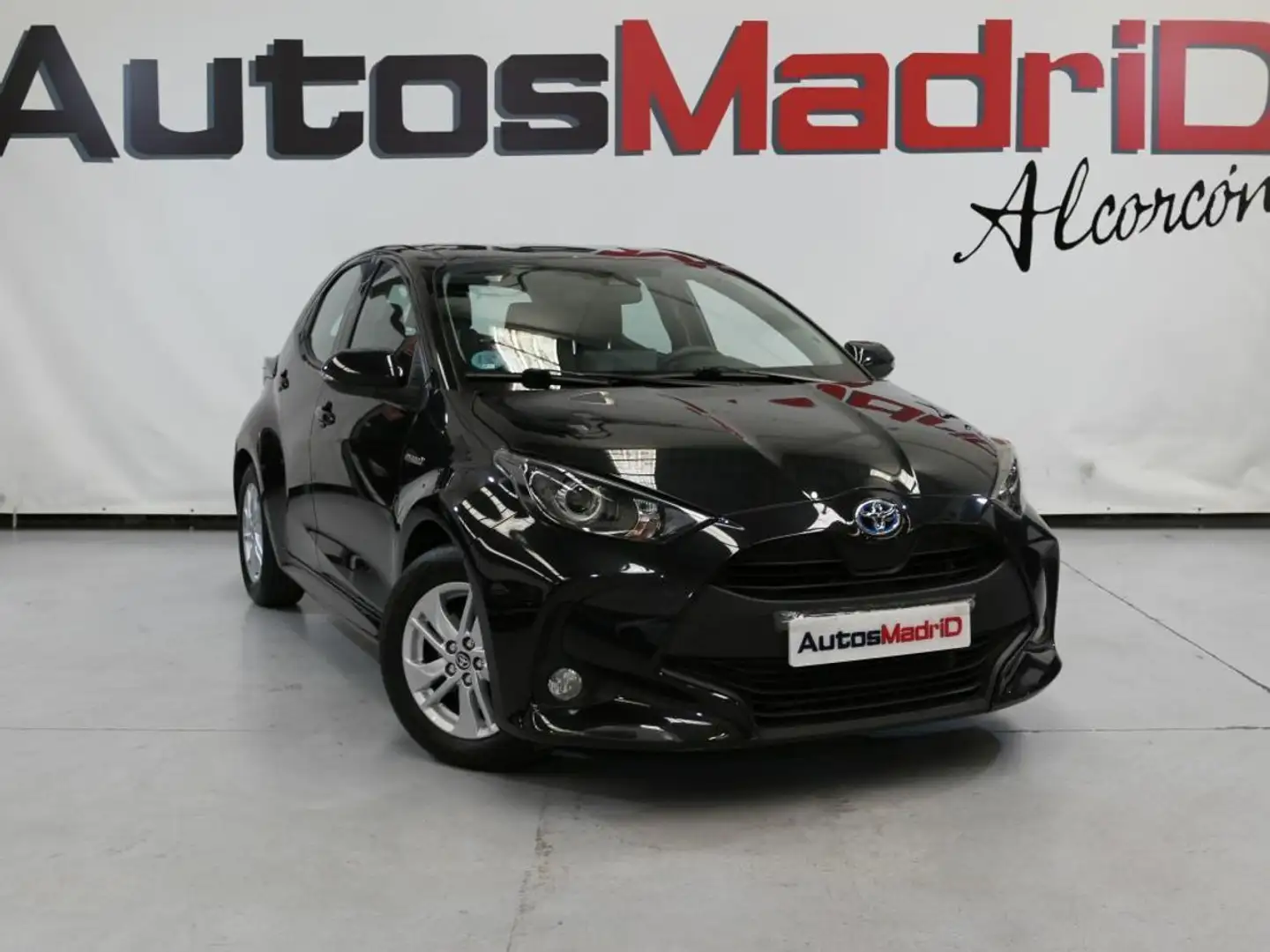 Toyota Yaris 1.5 120H Business Plus Negro - 1