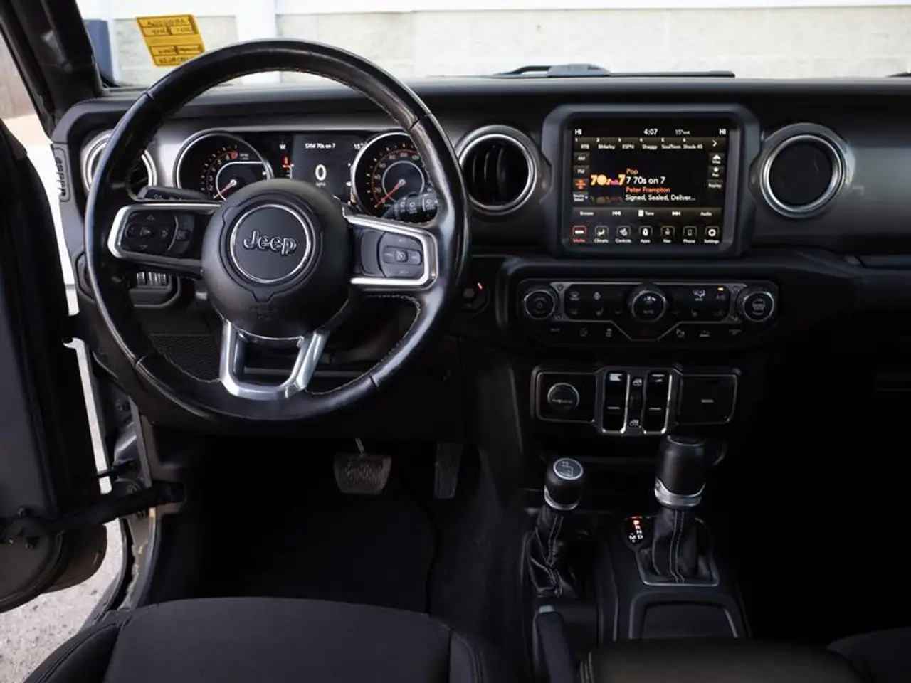 Jeep Wrangler снимка Jeep Wrangler