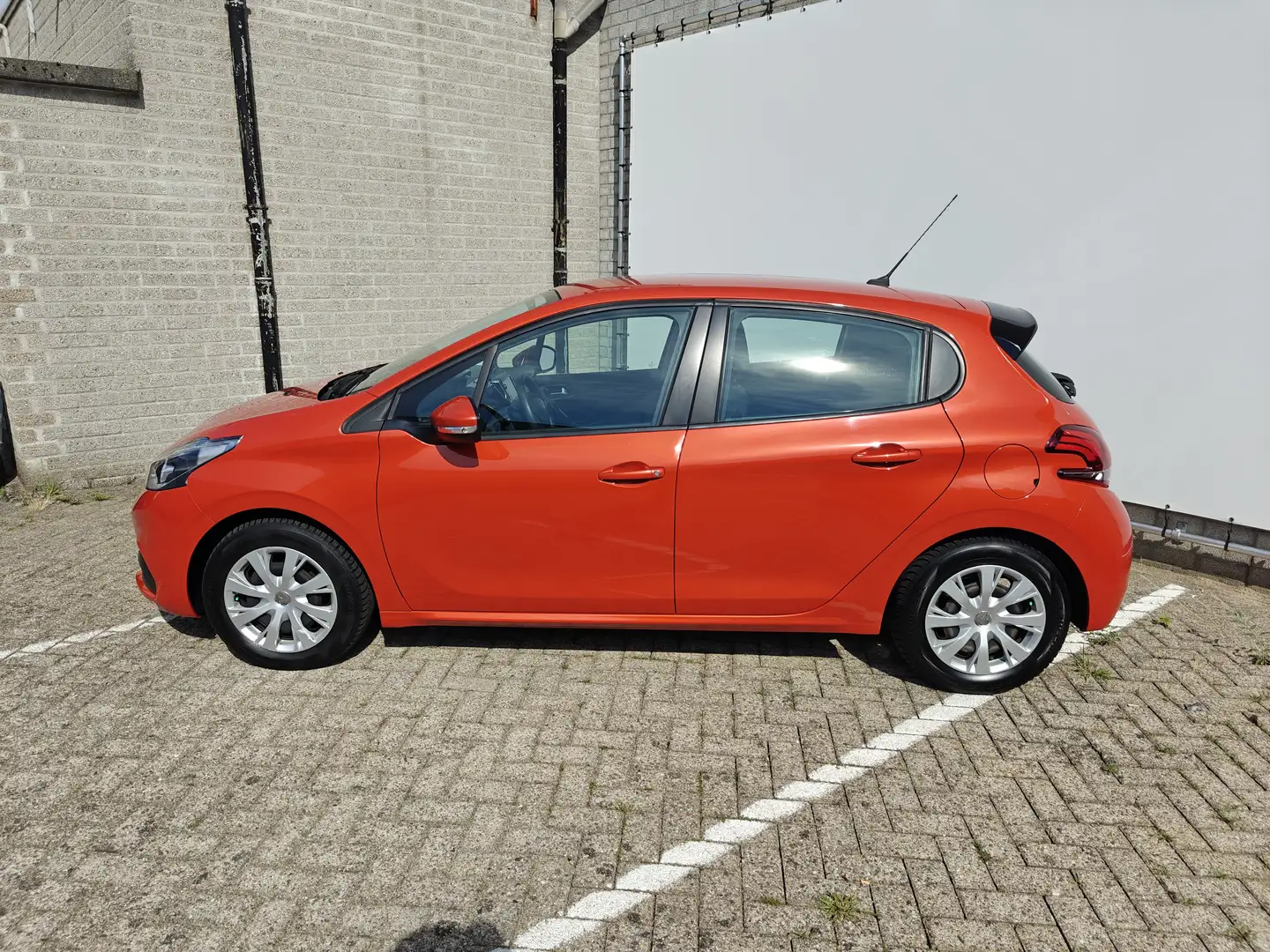 Peugeot 208 1.2 PureTech Blue Lion | Airco | Apple Carplay/And Orange - 2