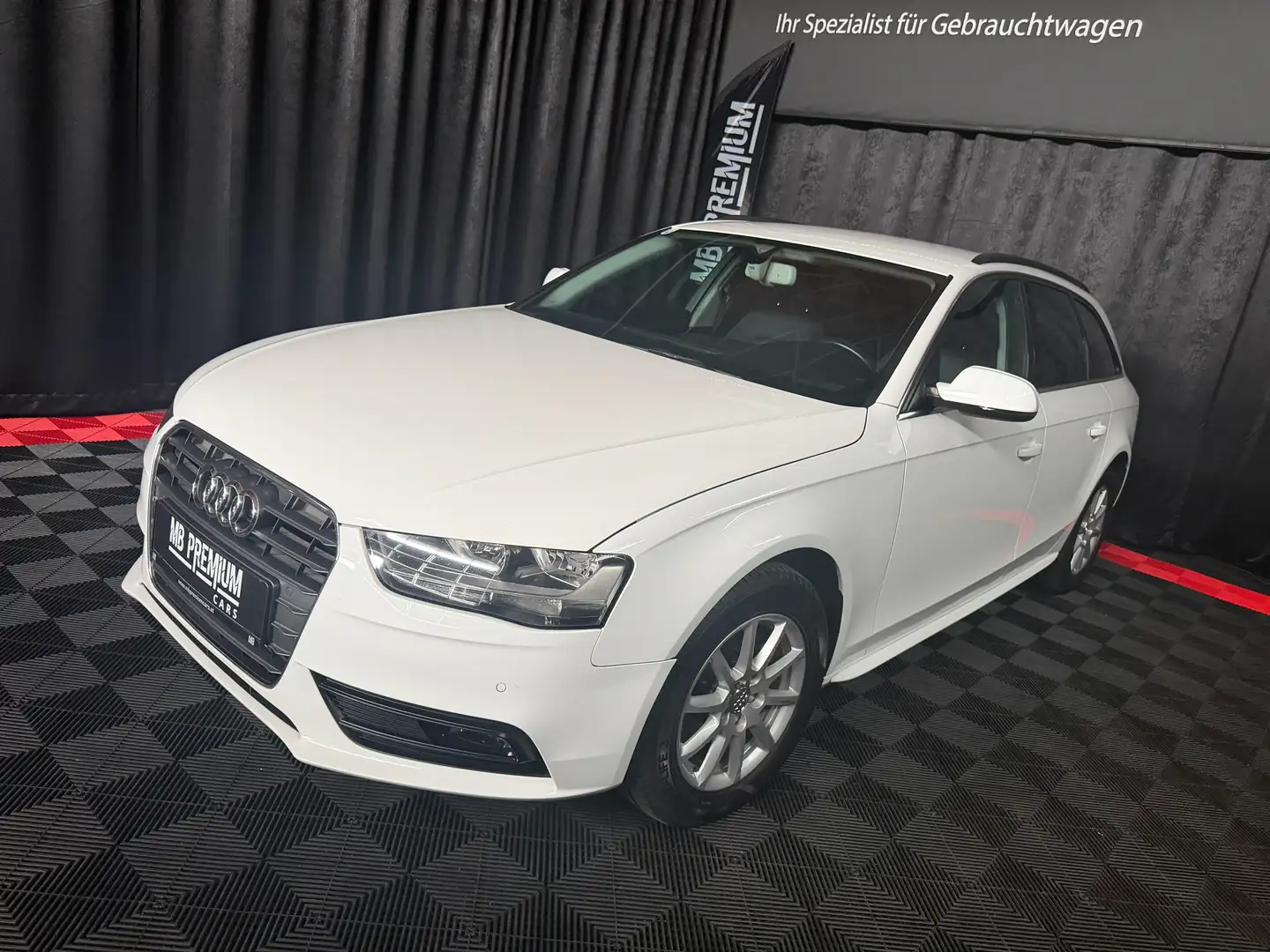 Audi A4 Attraction *PDC*TEMPOMAT*8-fach-bereift* Weiß - 2