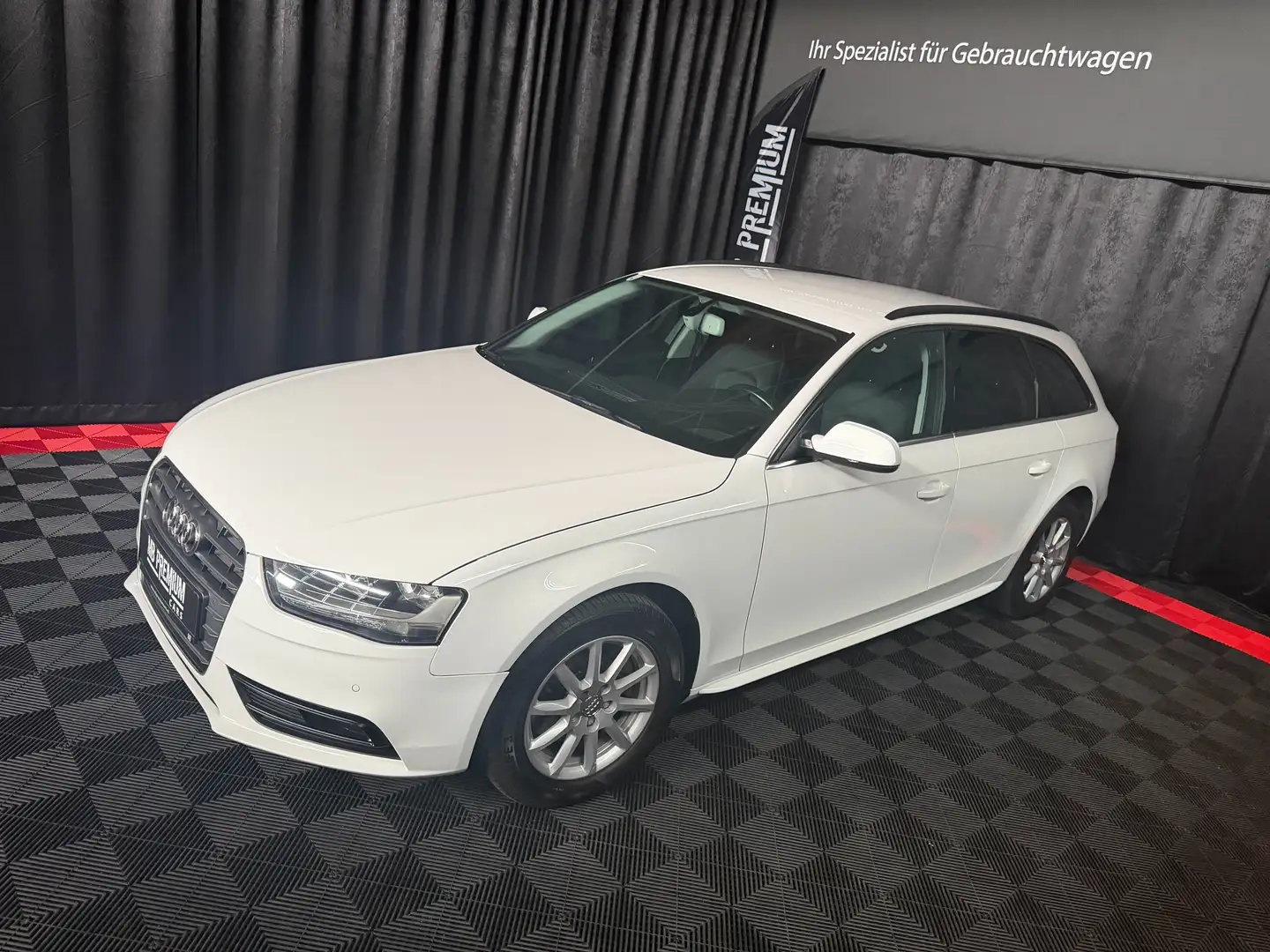 Audi A4 Attraction *PDC*TEMPOMAT*8-fach-bereift* Weiß - 1