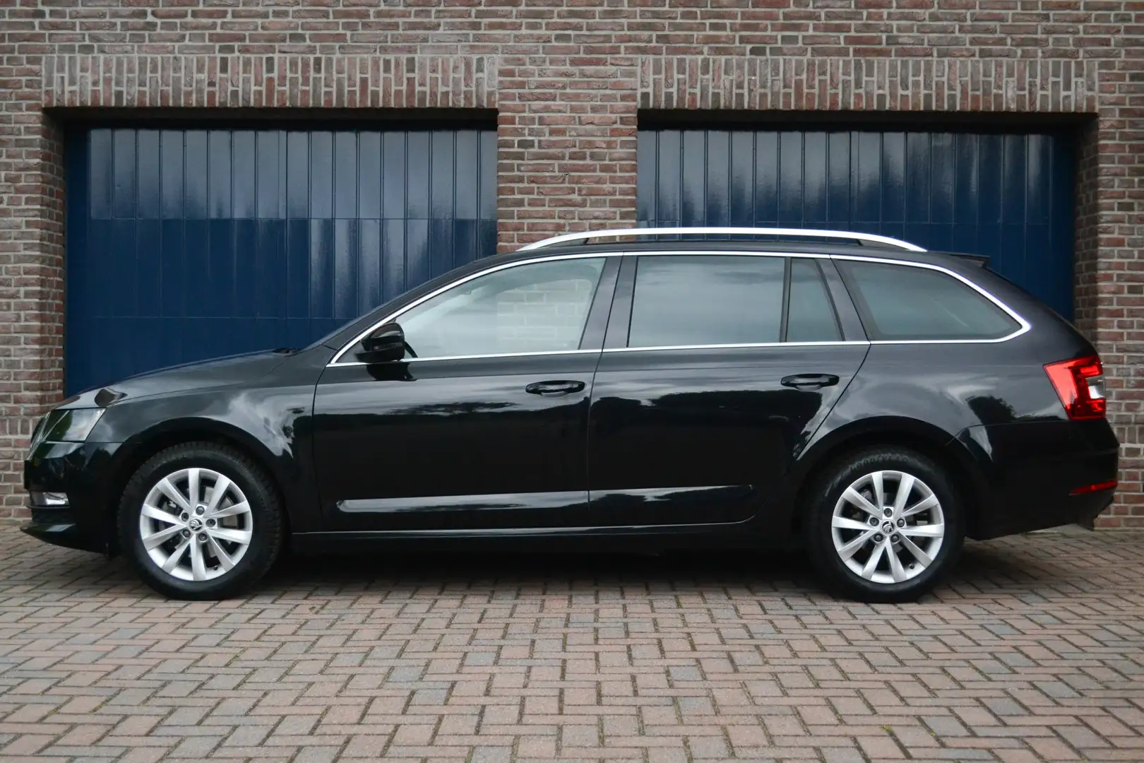 Skoda Octavia Combi 1.0 TSI Automaat Greentech Ambition Business Zwart - 2
