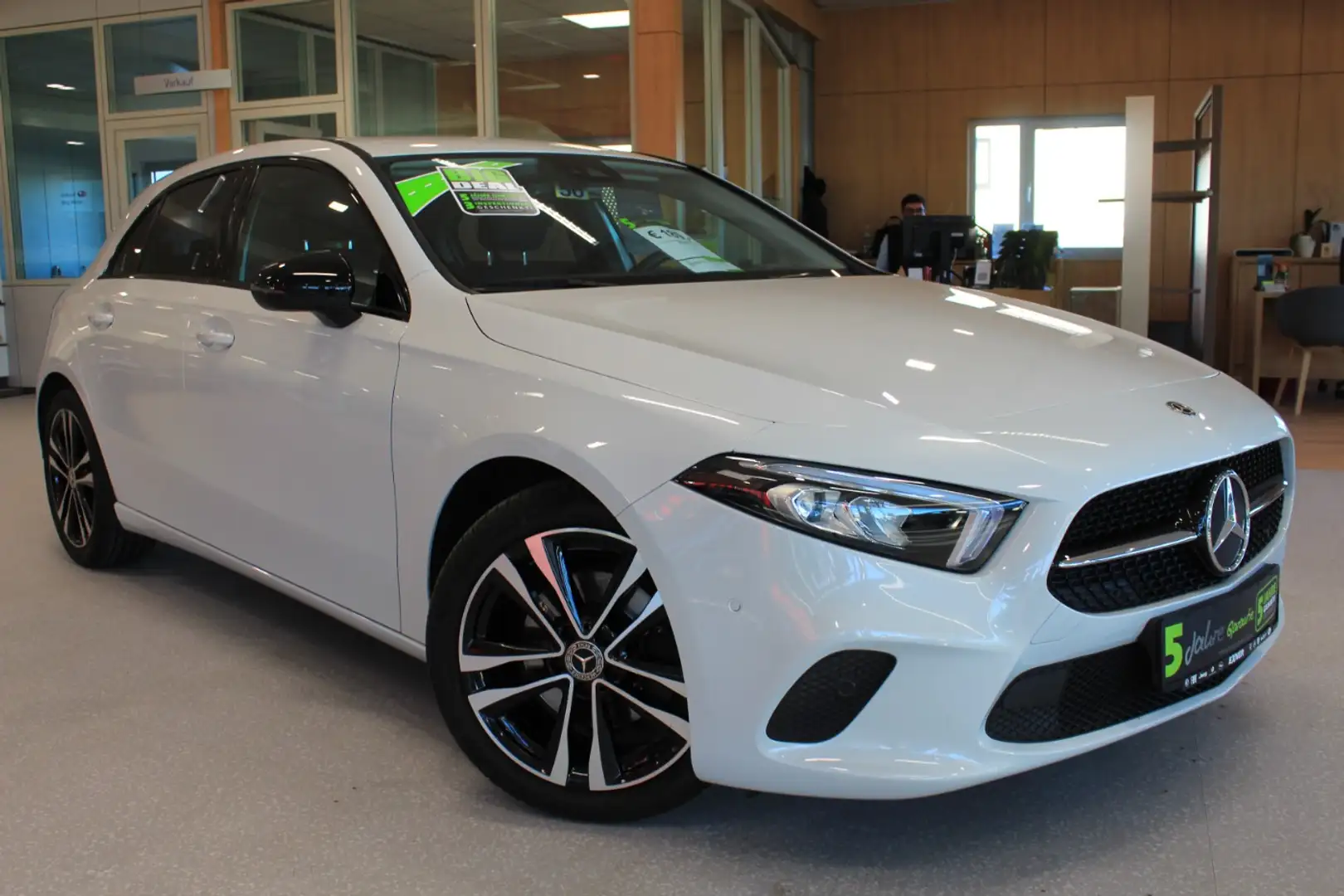 Mercedes-Benz A 200 EDITION ACC+LED+Navi+SHZ+Fernlichtass.+LM Weiß - 2