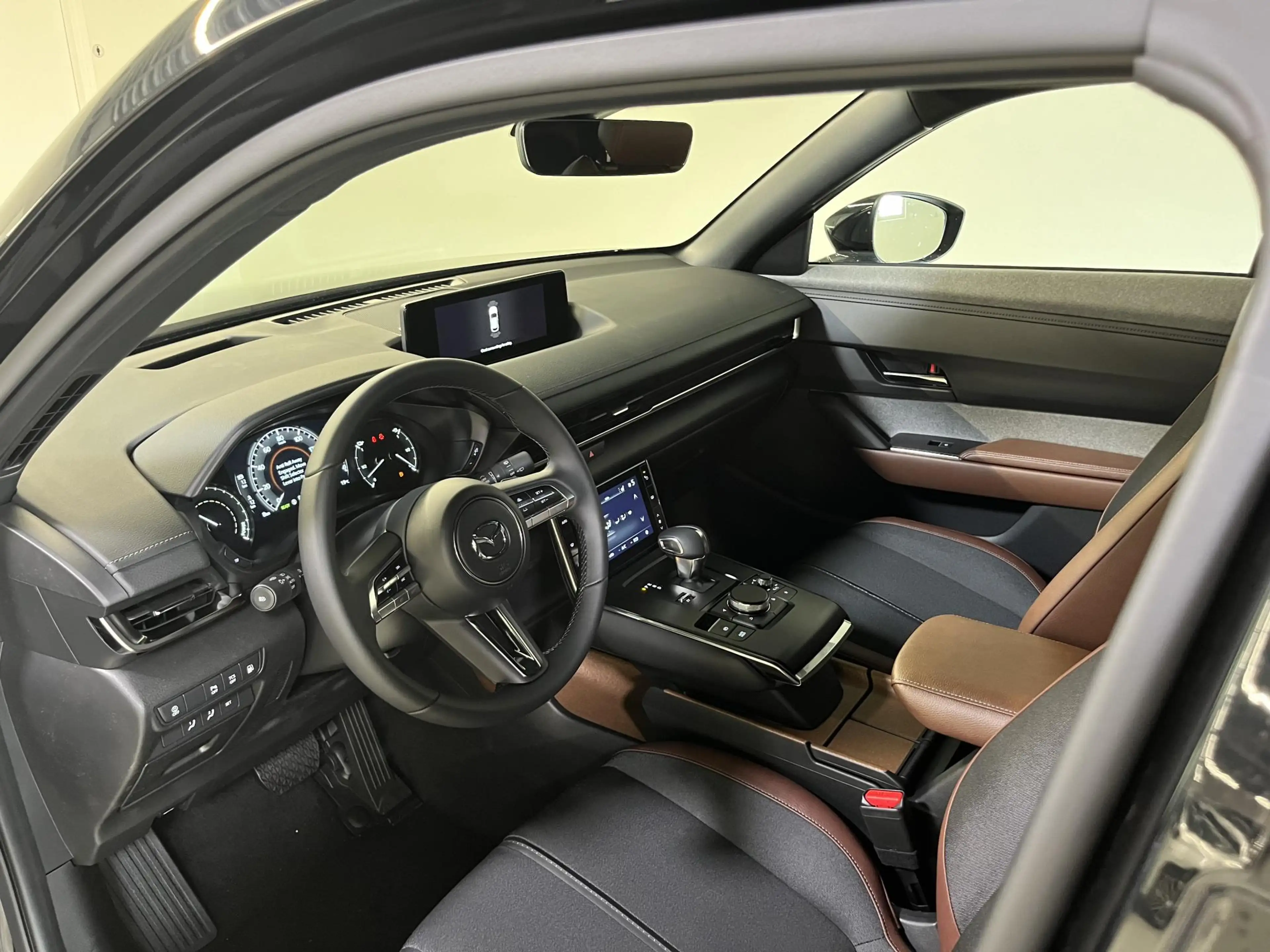 Mazda MX-30 e-SkyActiv R-EV 170 Advantage — photo 12