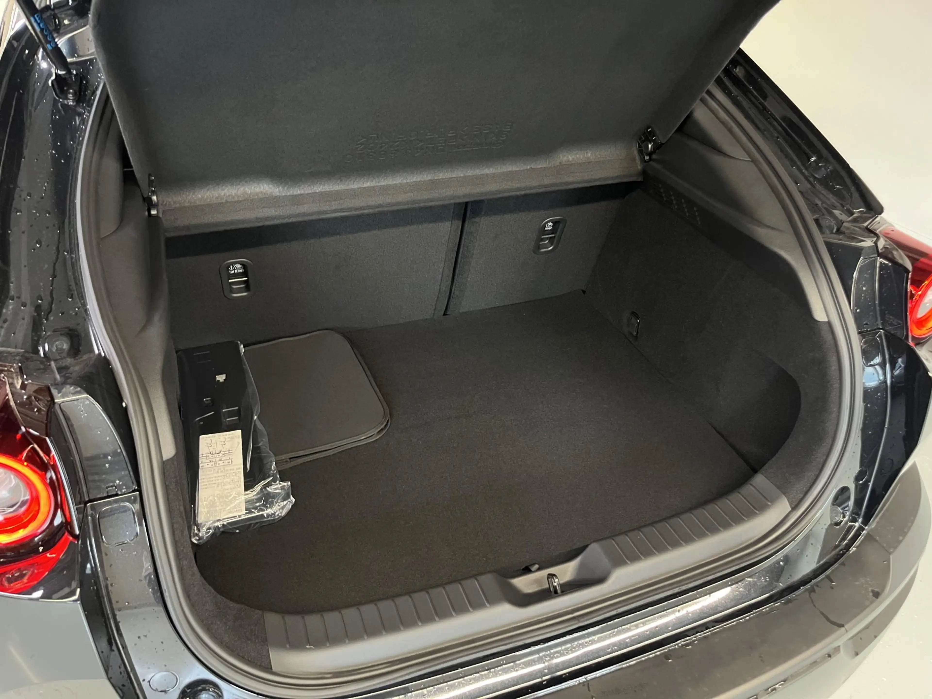Mazda MX-30 e-SkyActiv R-EV 170 Advantage — photo 11