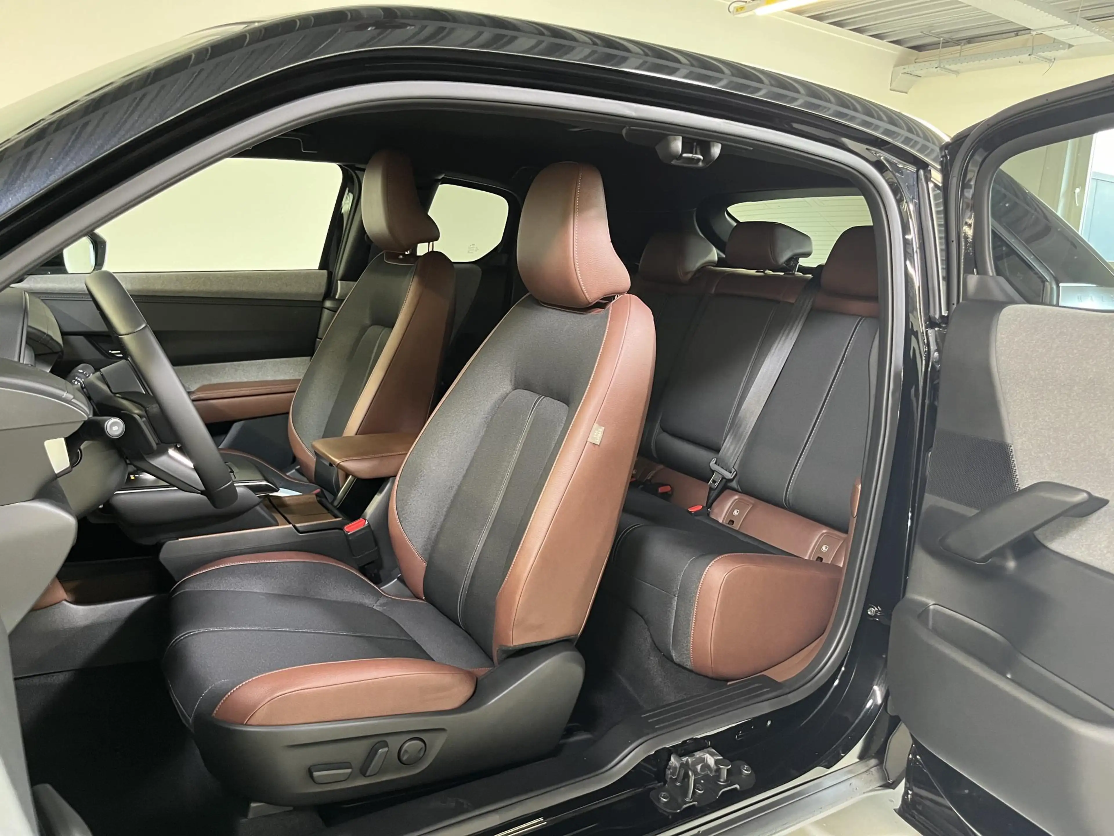 Mazda MX-30 e-SkyActiv R-EV 170 Advantage — photo 14