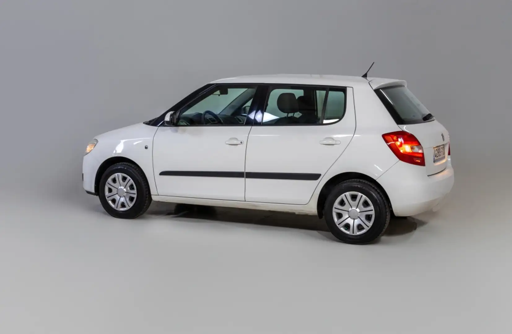 Skoda Fabia 1.2 Young Blanco - 2