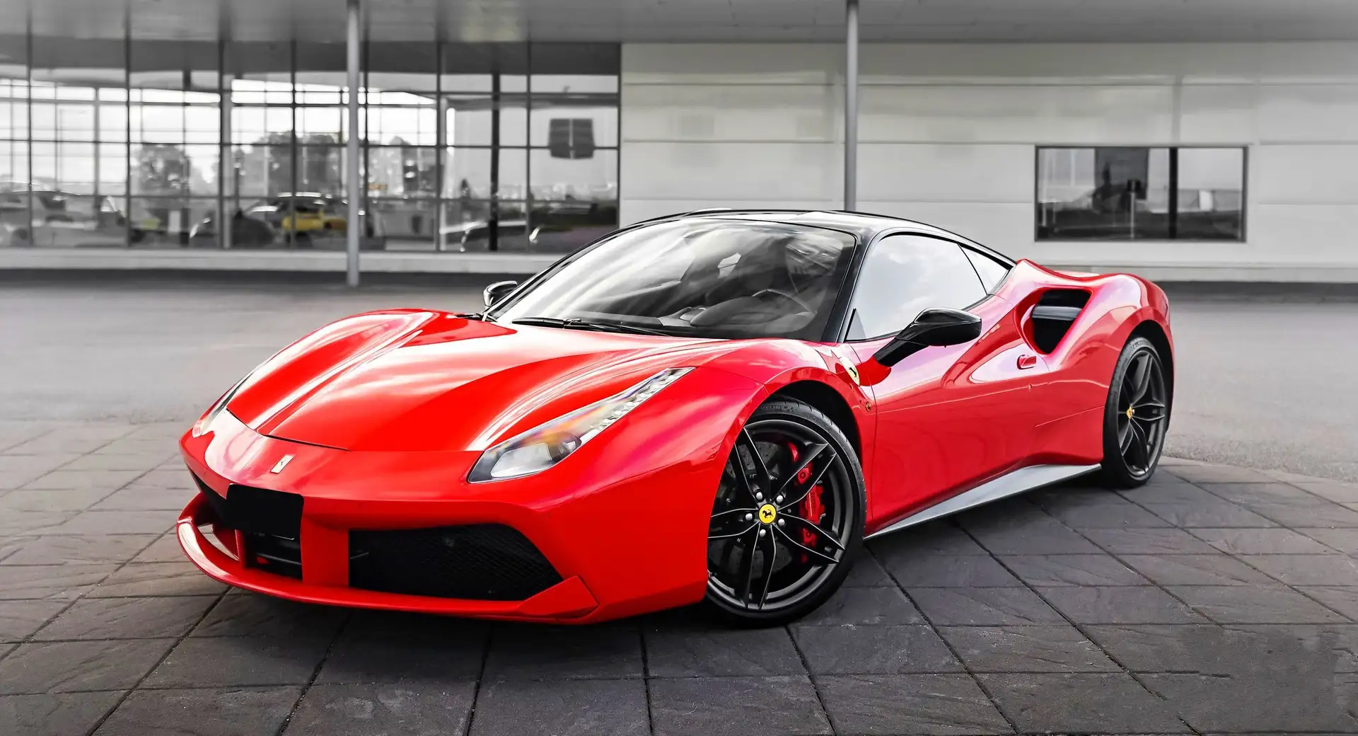 Ferrari 488 GTB V8 670 ch DCT - Sièges racing - Volant LED Rouge - 1