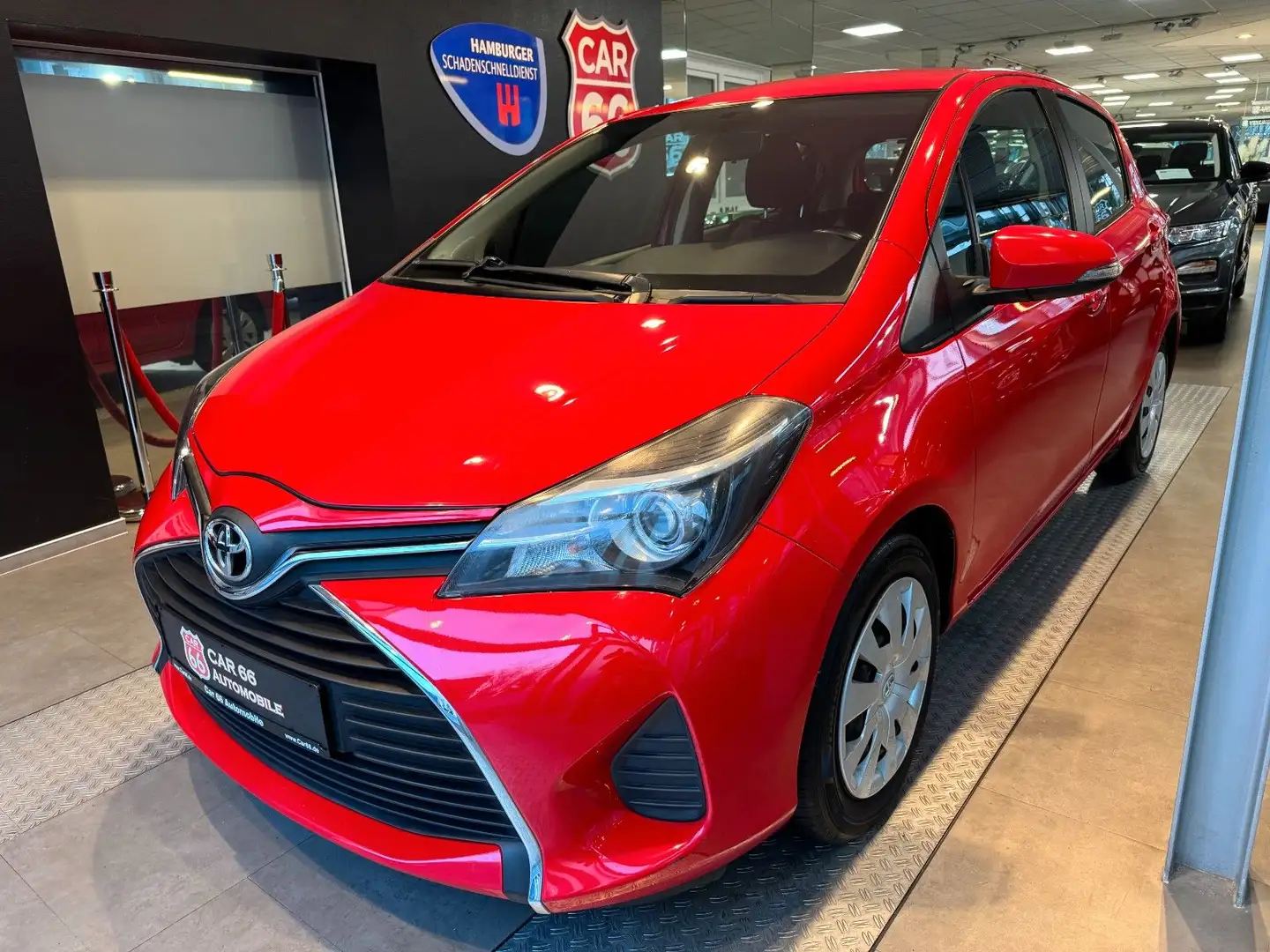 Toyota Yaris Comfort Rosso - 1