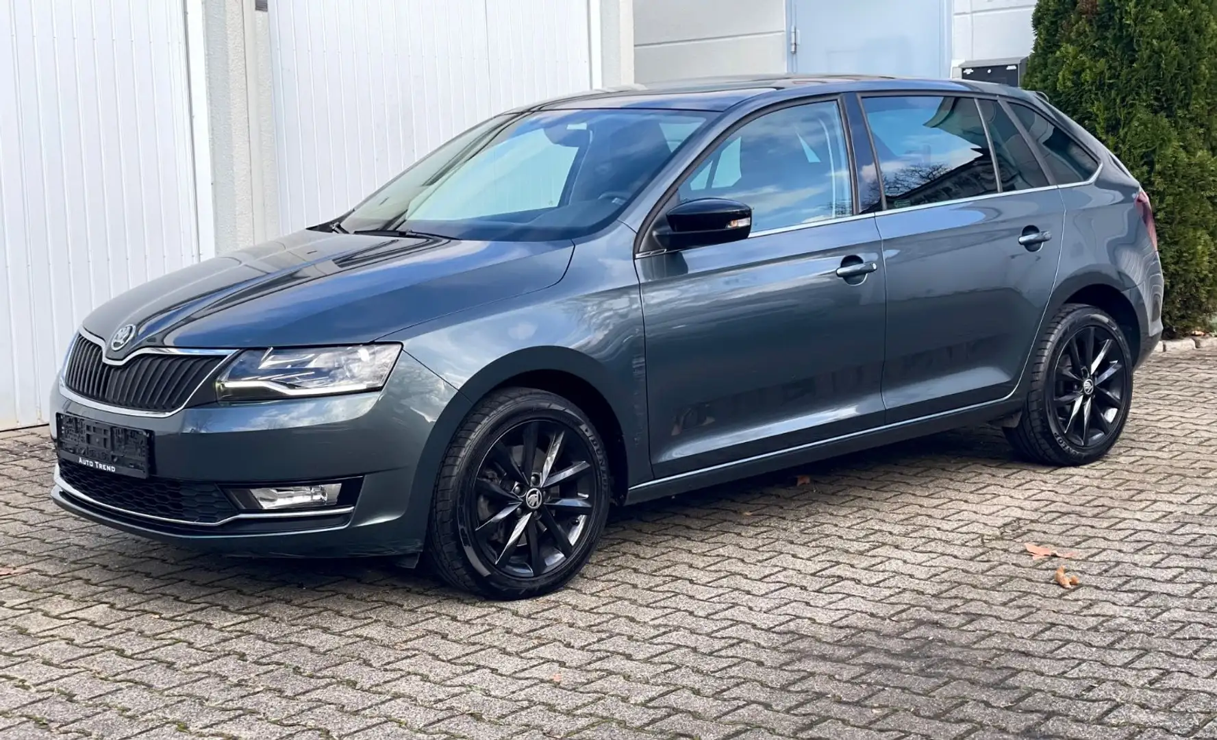 Skoda Rapid/Spaceback Spaceback Style 1.0L 110ps*Pano*Navi*Euro6 siva - 2