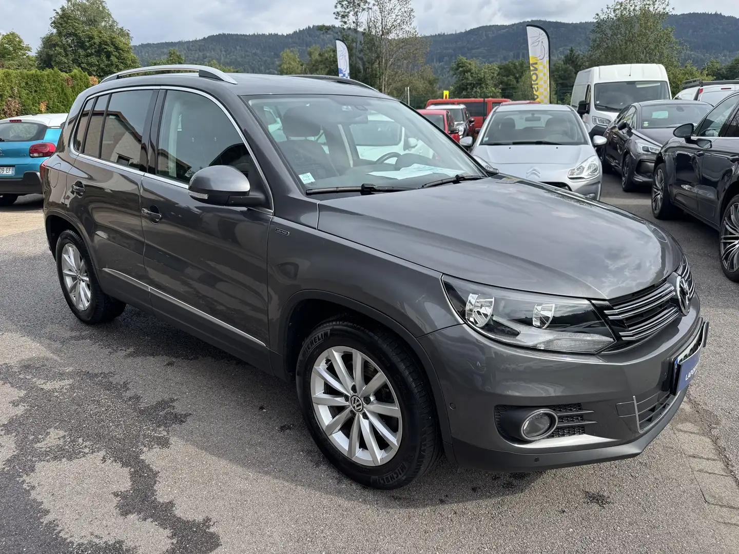 Volkswagen Tiguan 2.0 TDI 140CH BLUEMOTION TECHNOLOGY FAP LOUNGE Gris - 2