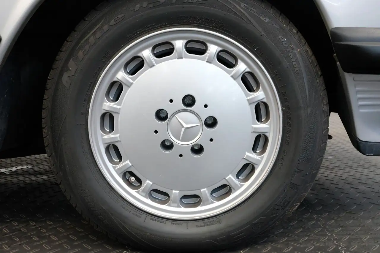 Mercedes-Benz SL 560 DB 560 SL /ORIGINAL/H-KENNZEICHEN/EDELHOLZ, foto 9