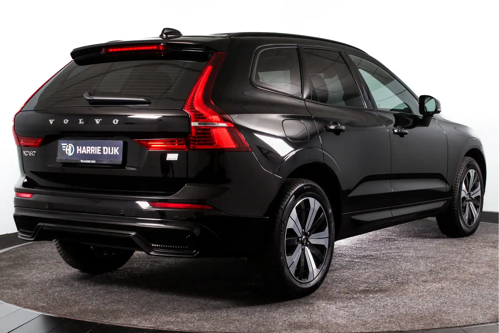 Volvo XC60 2.0 T6 Plug-in hybrid AWD Plus Dark | S/K-Panodak Zwart - 2