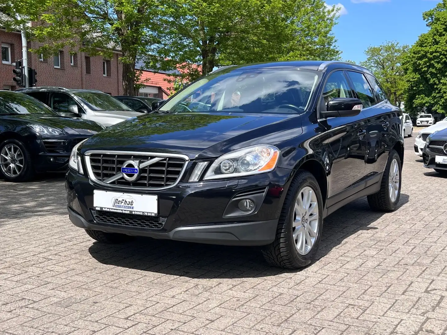 Volvo XC60 Summum AWD*PDC*SHZ*AHK*MEMORY* Schwarz - 2