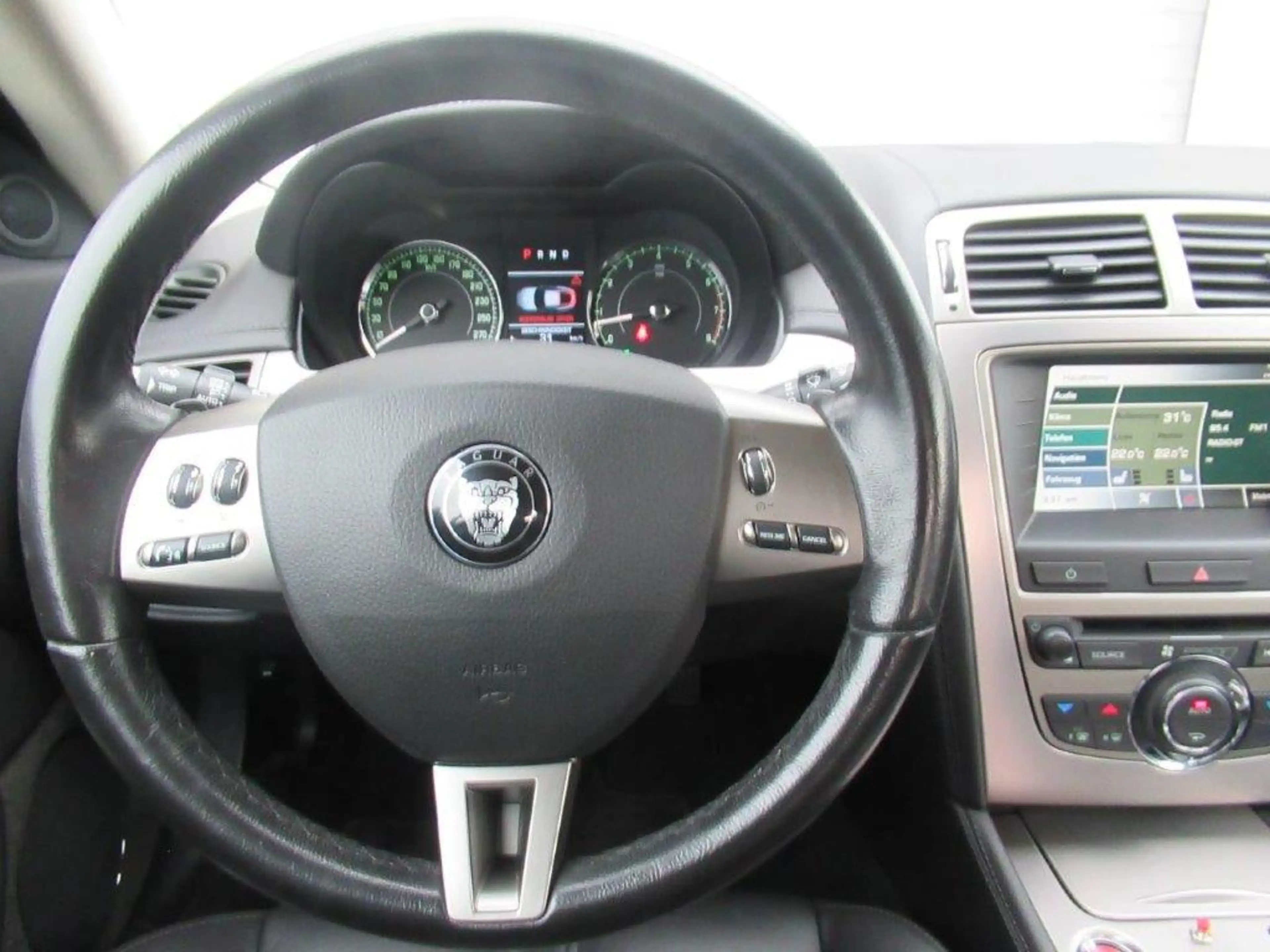 Jaguar XK8 4,2 V8 Coupe Aut., Sammlerstück, wenige Km! — photo 12