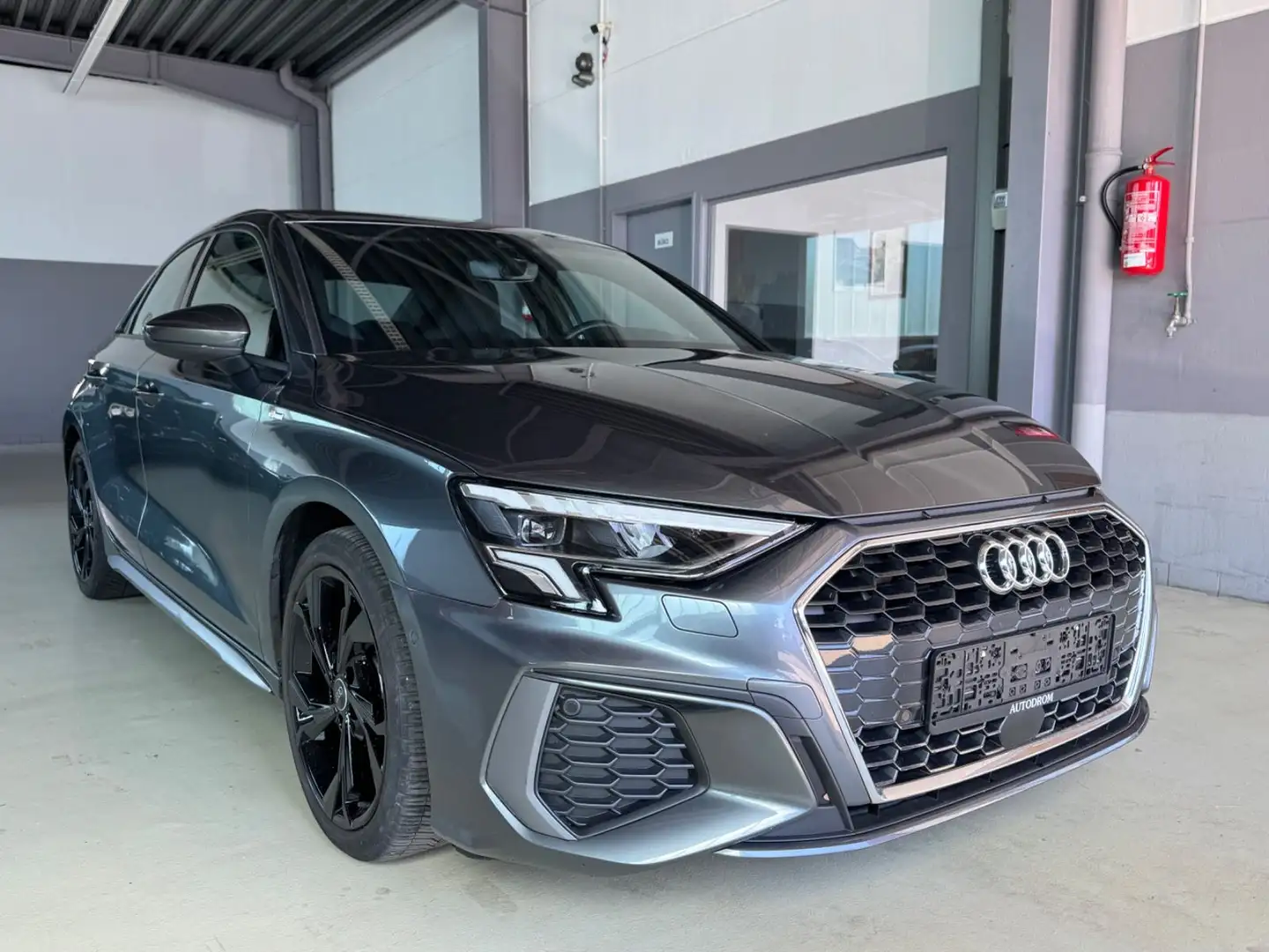Audi A3 Limousine 35 TDI S line+Distronic+Virtual-Co. Grigio - 1