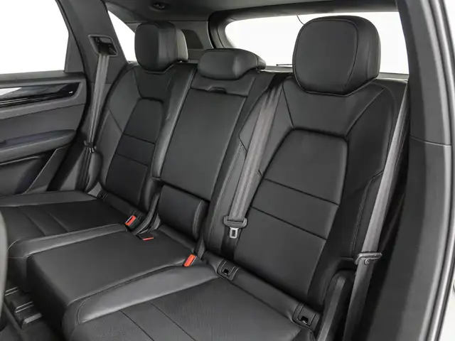 Porsche Cayenne view 10