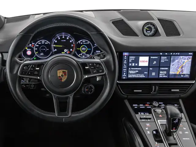 Porsche Cayenne view 8
