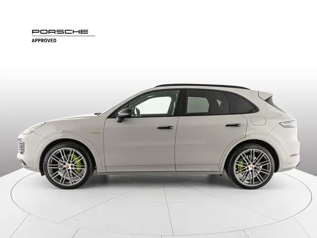 Porsche Cayenne view 2