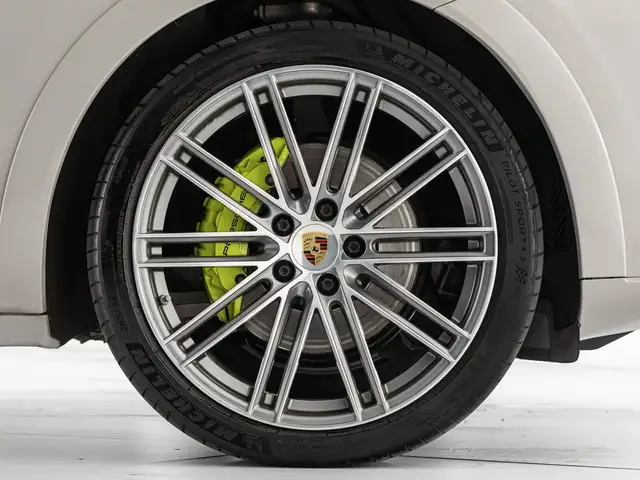 Porsche Cayenne view 6