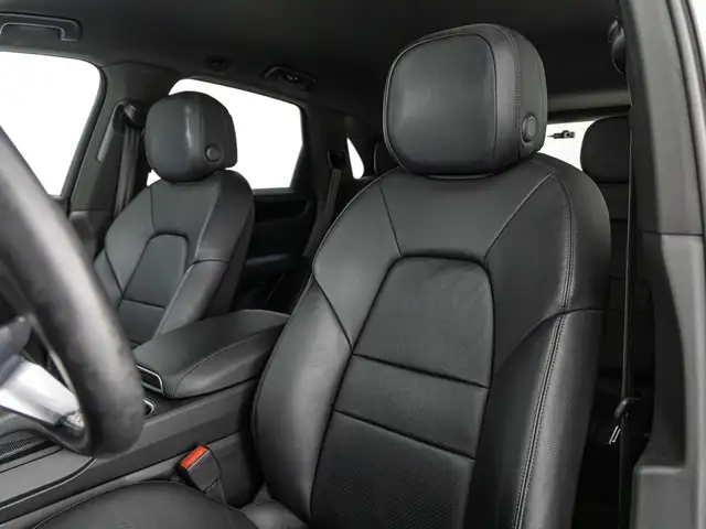 Porsche Cayenne view 9