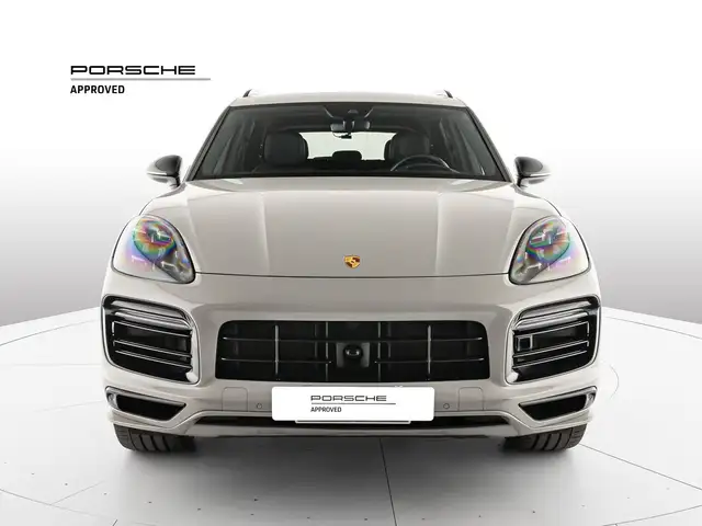 Porsche Cayenne view 4