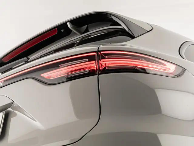 Porsche Cayenne view 11
