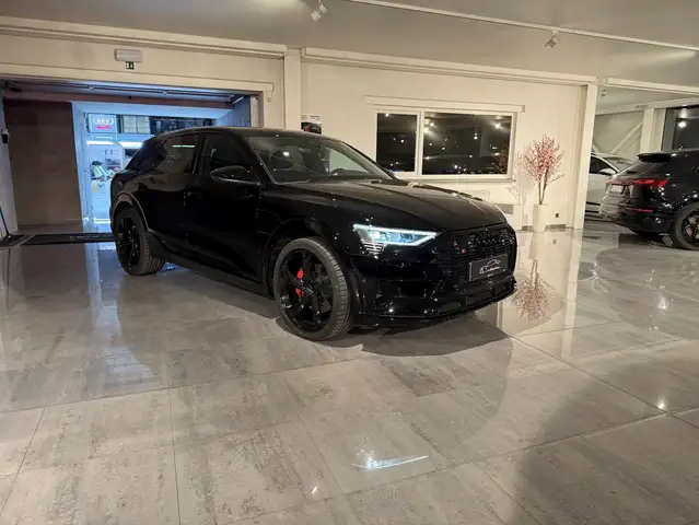 Audi Q8 e-tron QUATTRO 313PK * CAR PLAY * EXCLUSIVE STERREN HEMEL * FULL BLACK PACK * 22" * S-LINE * LUCHTVERING *