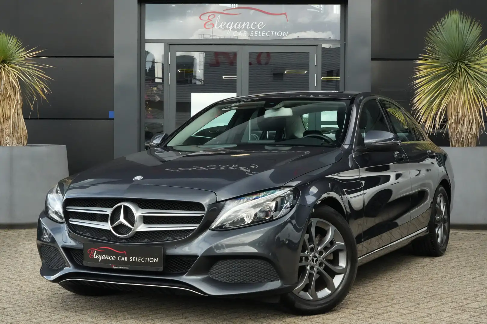 Mercedes-Benz C 180 Prestige 156pk Stoelverwarming/Navigatie/PDC Grijs - 1