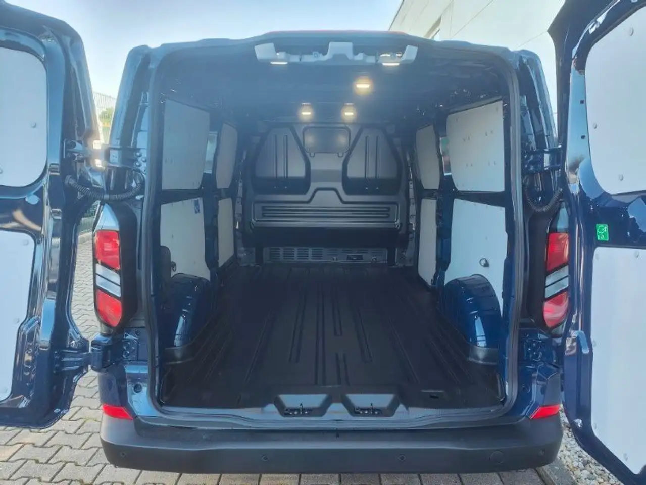 Ford Transit Custom FT320 L2 136 PS Trend LED 70l 7
