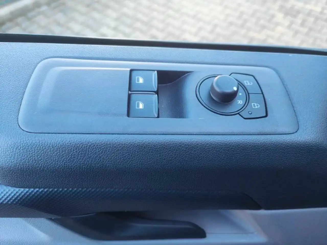 Ford Transit Custom FT320 L2 136 PS Trend LED 70l 10