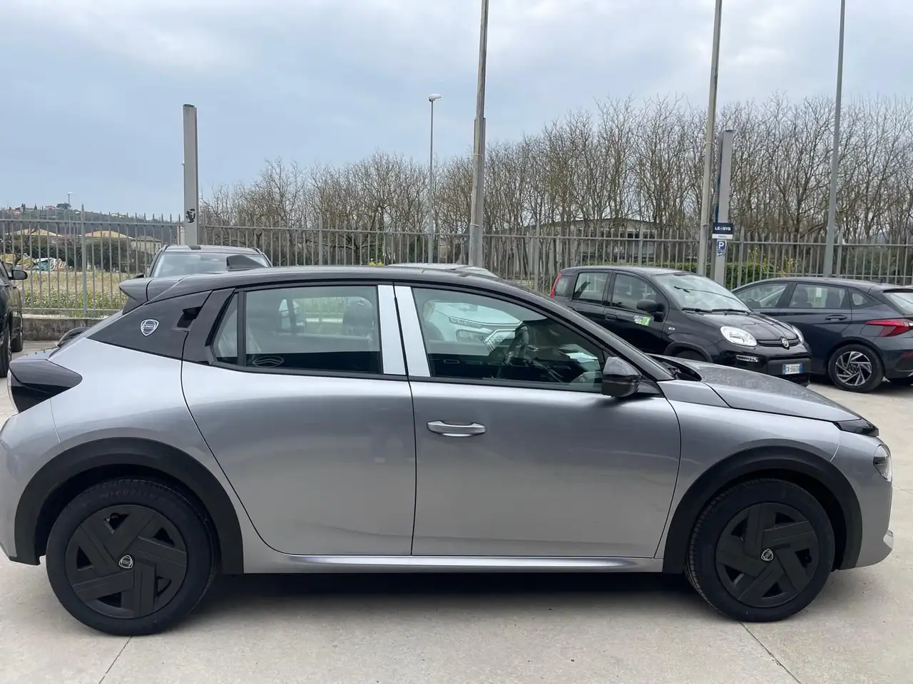 Lancia Ypsilon Ibrida 100cv Ypsilon e-DCT extrascomnto 1000 € in caso di finanziamento 6