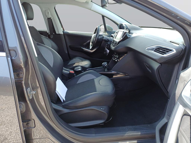 Peugeot 2008 ALL BLUHD120EAT — photo 10