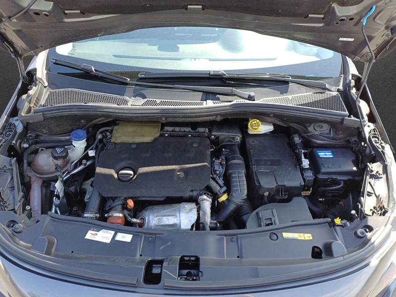 Peugeot 2008 ALL BLUHD120EAT — photo 5